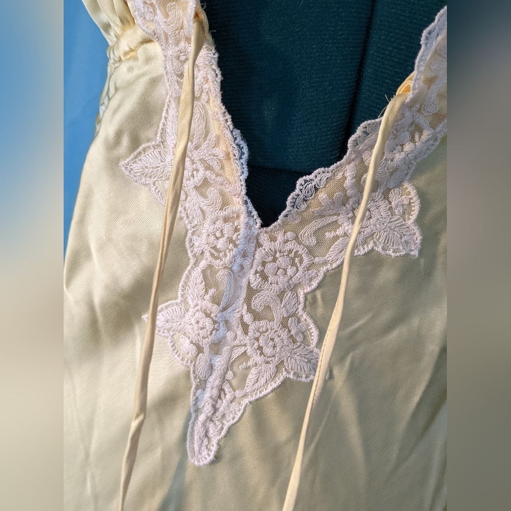 RUMORED Venice Maxi Dress W/ White Lace Trim Butter Yellow Eurosummer Sz XS - Picture 8 of 15